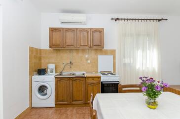 Ferienwohnungen mit Parkplatz Postira, Brac - 765