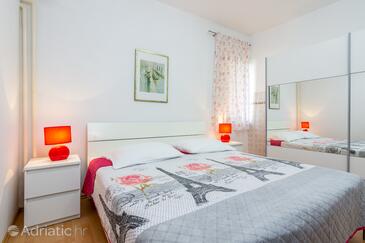 Apartments with parking space Medulin - 7657