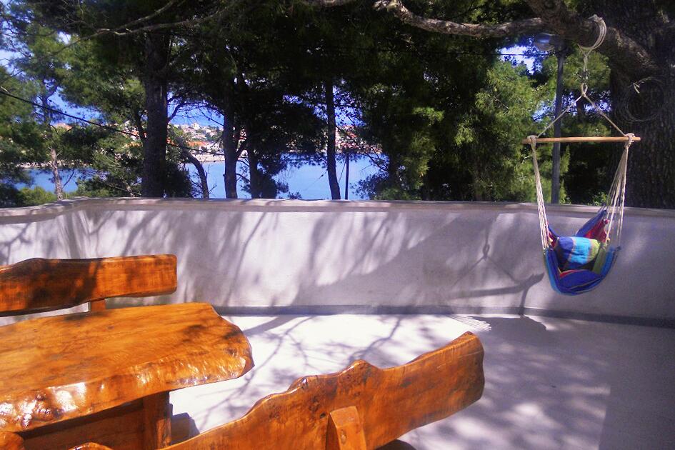Courtyard - Seaside family friendly house with a swimming pool Puntinak, Brač