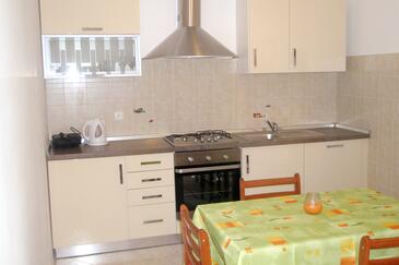 Ferienwohnungen mit Parkplatz Trget, Rasa - 7687