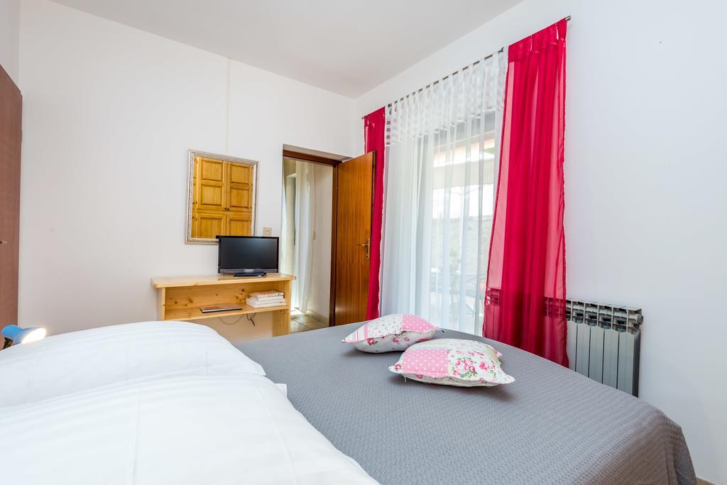 Apartments with parking spaces Kraj, Opatija - 7724