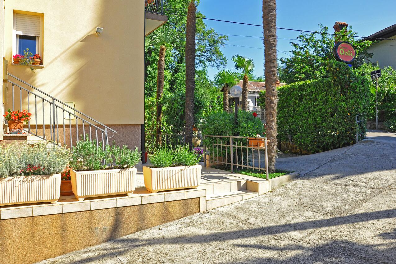 Hof - Ferienwohnungen mit Parkplatz Opric, Opatija