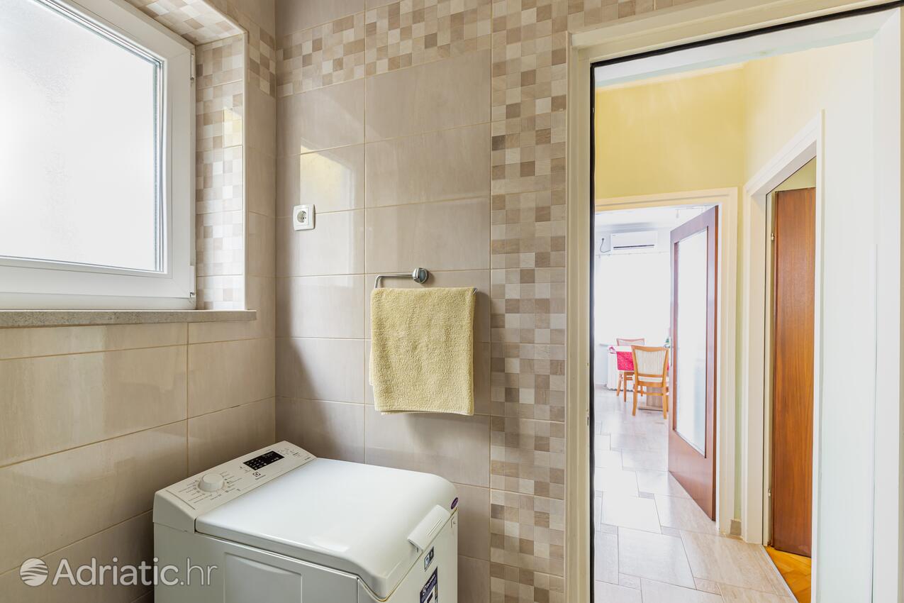 A-7796-b - Private accommodation - Apartments with a parking space Brseč, Opatija