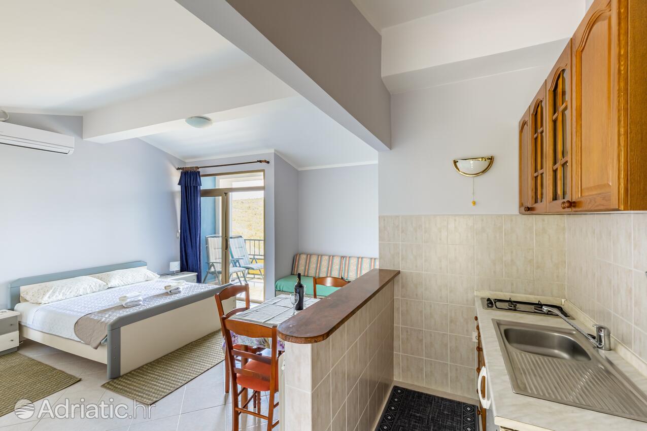 AS-7796-a - Private accommodation - Apartments with a parking space Brseč, Opatija