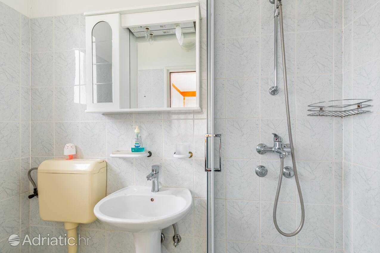 AS-7796-b - Private accommodation - Apartments with a parking space Brseč, Opatija