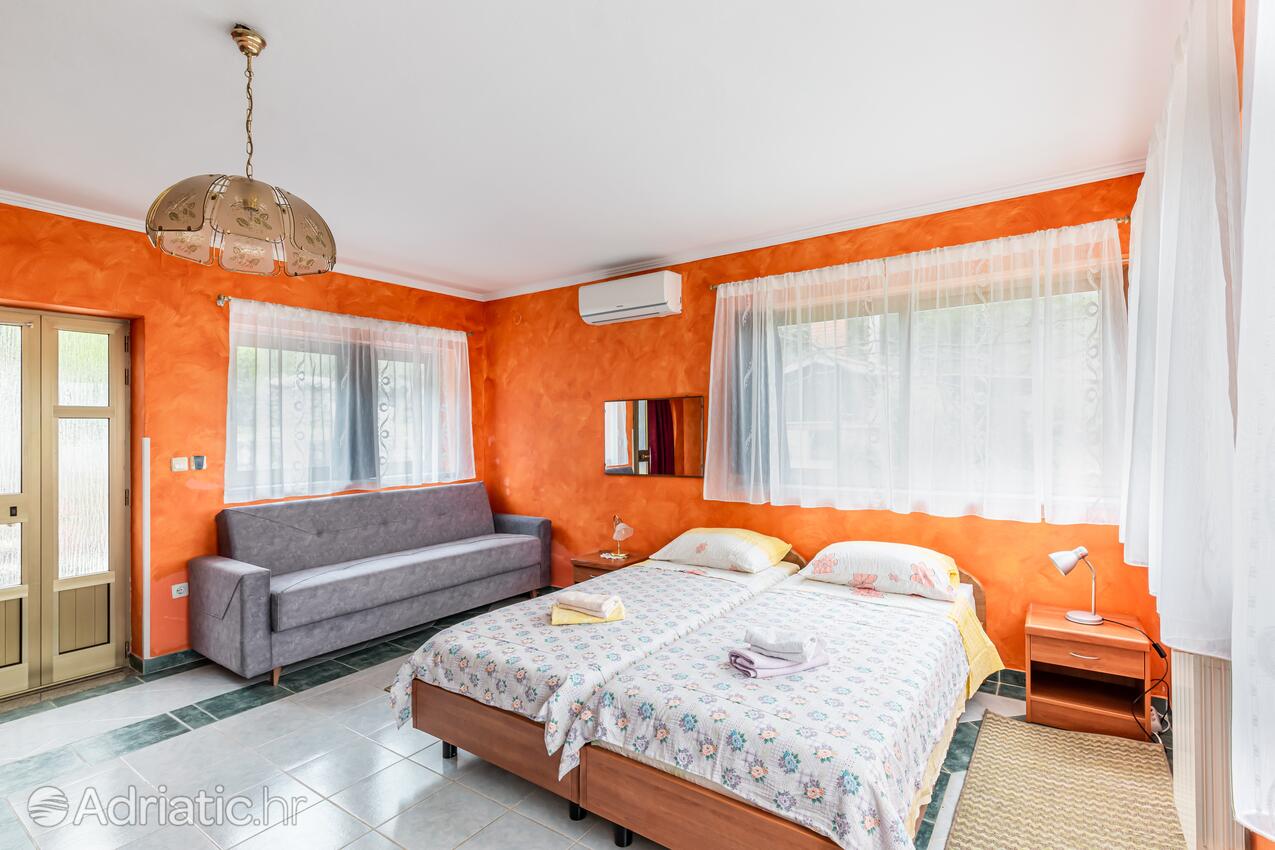 AS-7796-b - Private accommodation - Apartments with a parking space Brseč, Opatija