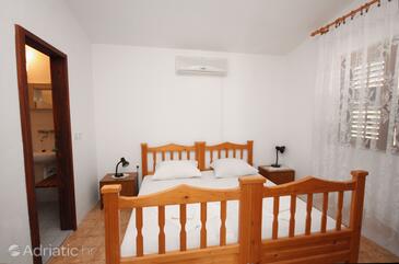 Apartments by the sea Stomorska, Šolta - 782