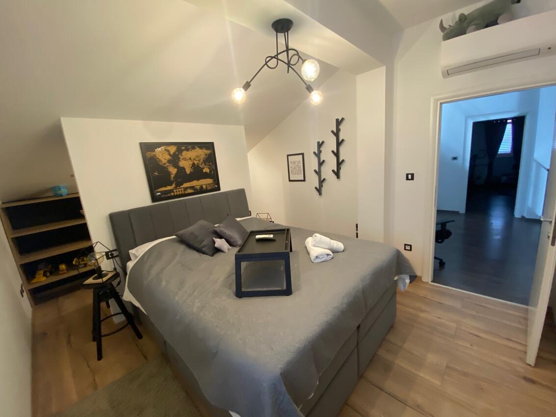 A-7838-a - Private accommodation - Apartments with a parking space Lovran, Opatija