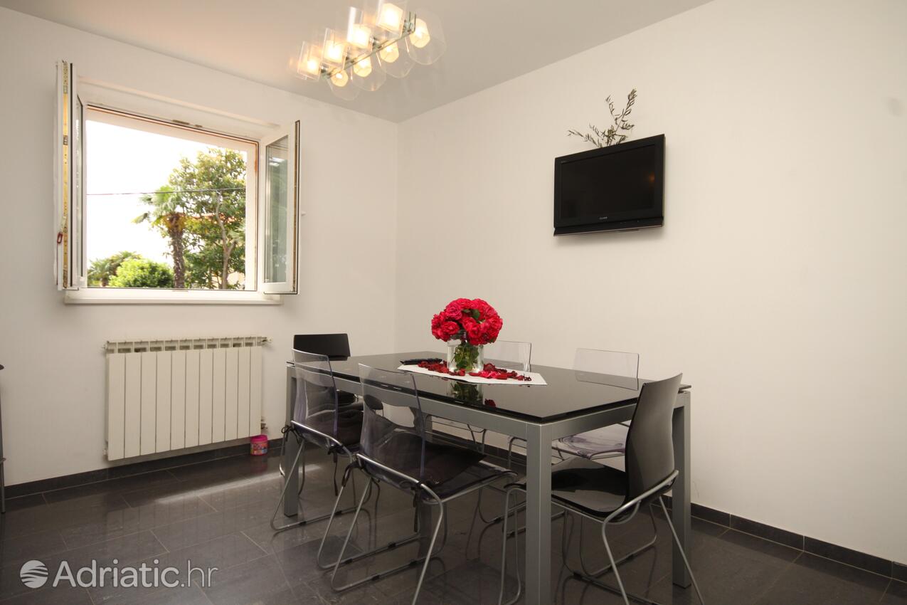 A-7838-a - Private accommodation - Apartments with a parking space Lovran, Opatija