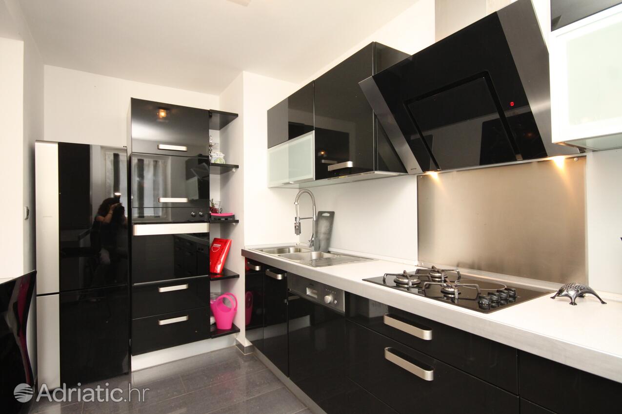 A-7838-a - Private accommodation - Apartments with a parking space Lovran, Opatija