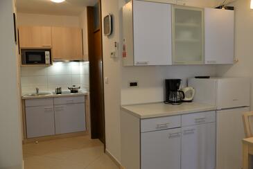 Apartments with parking space Cres - 7876