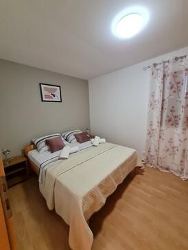 Appartamenti con parcheggio Cherso - Cres - 7966