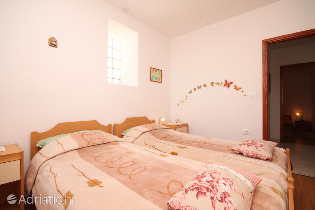 A-8010-a - Privatni smještaj - Apartmani s parkingom Ćunski, Lošinj