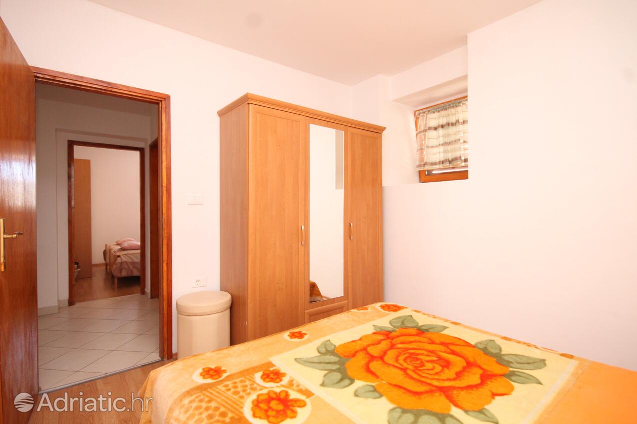 A-8010-a - Privatni smještaj - Apartmani s parkingom Ćunski, Lošinj