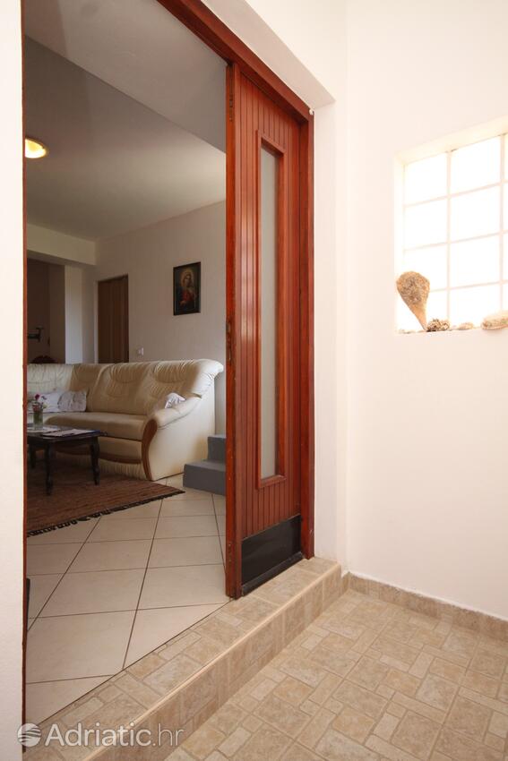 A-8010-a - Privatni smještaj - Apartmani s parkingom Ćunski, Lošinj