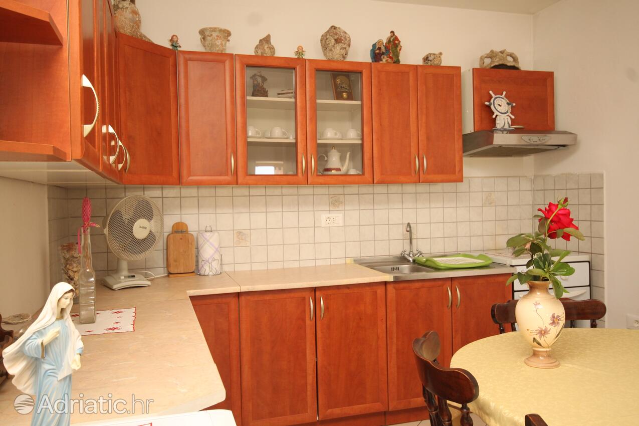 A-8010-a - Privatni smještaj - Apartmani s parkingom Ćunski, Lošinj