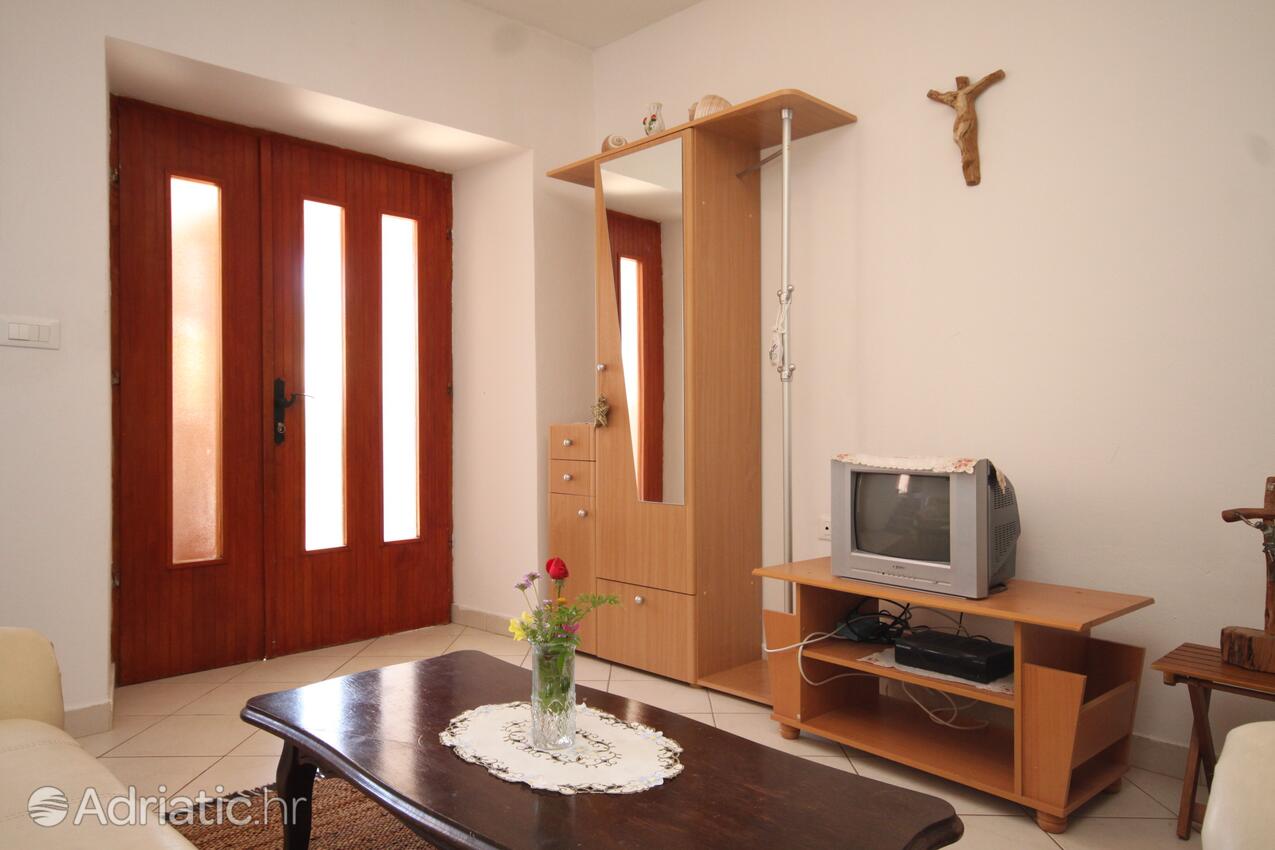 A-8010-a - Privatni smještaj - Apartmani s parkingom Ćunski, Lošinj