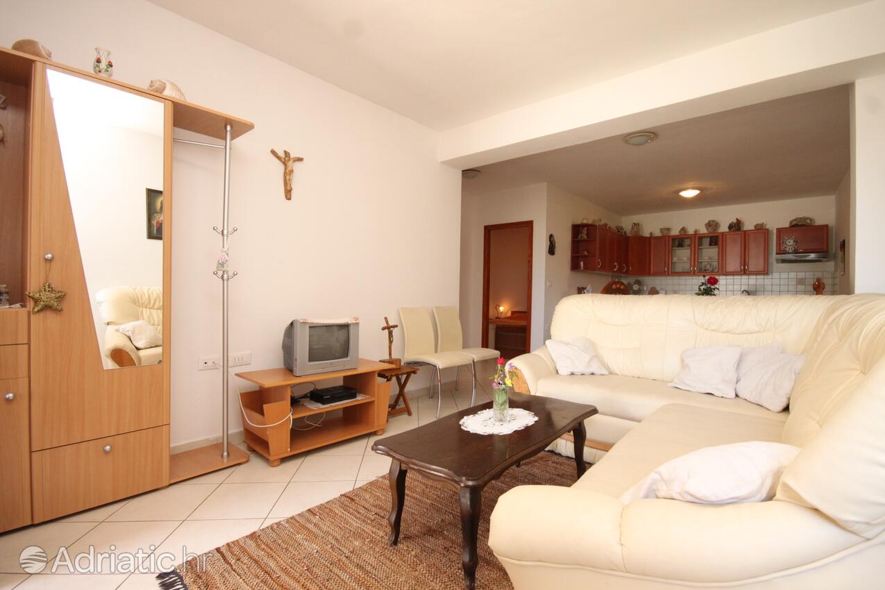 A-8010-a - Privatni smještaj - Apartmani s parkingom Ćunski, Lošinj
