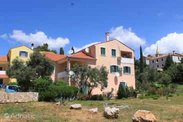 Sveti Jakov, Lošinj, Objekt 8011 - Lejligheder med en stenstrand.