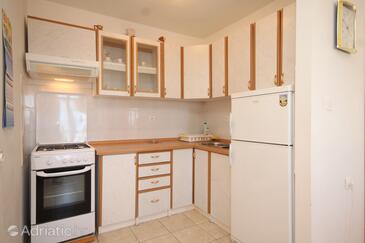 Družinski apartmaji ob morju Susak, Lošinj - 8050