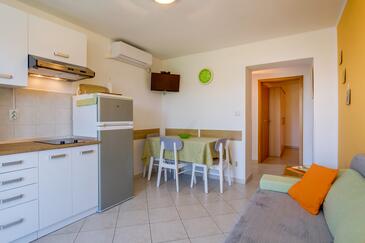 Apartments with parking space Mali LoĆĄinj, LoĆĄinj - 8067