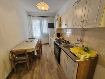 Savar, Sala da pranzo nell'alloggi del tipo apartment, condizionatore disponibile e animali domestici ammessi.