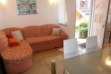 Апартаменти біля моря Валун - Valun, Црес - Cres - 8086