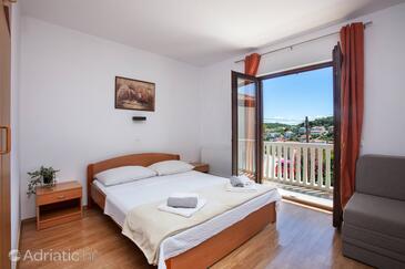 Apartments by the sea Tisno, Murter - 812