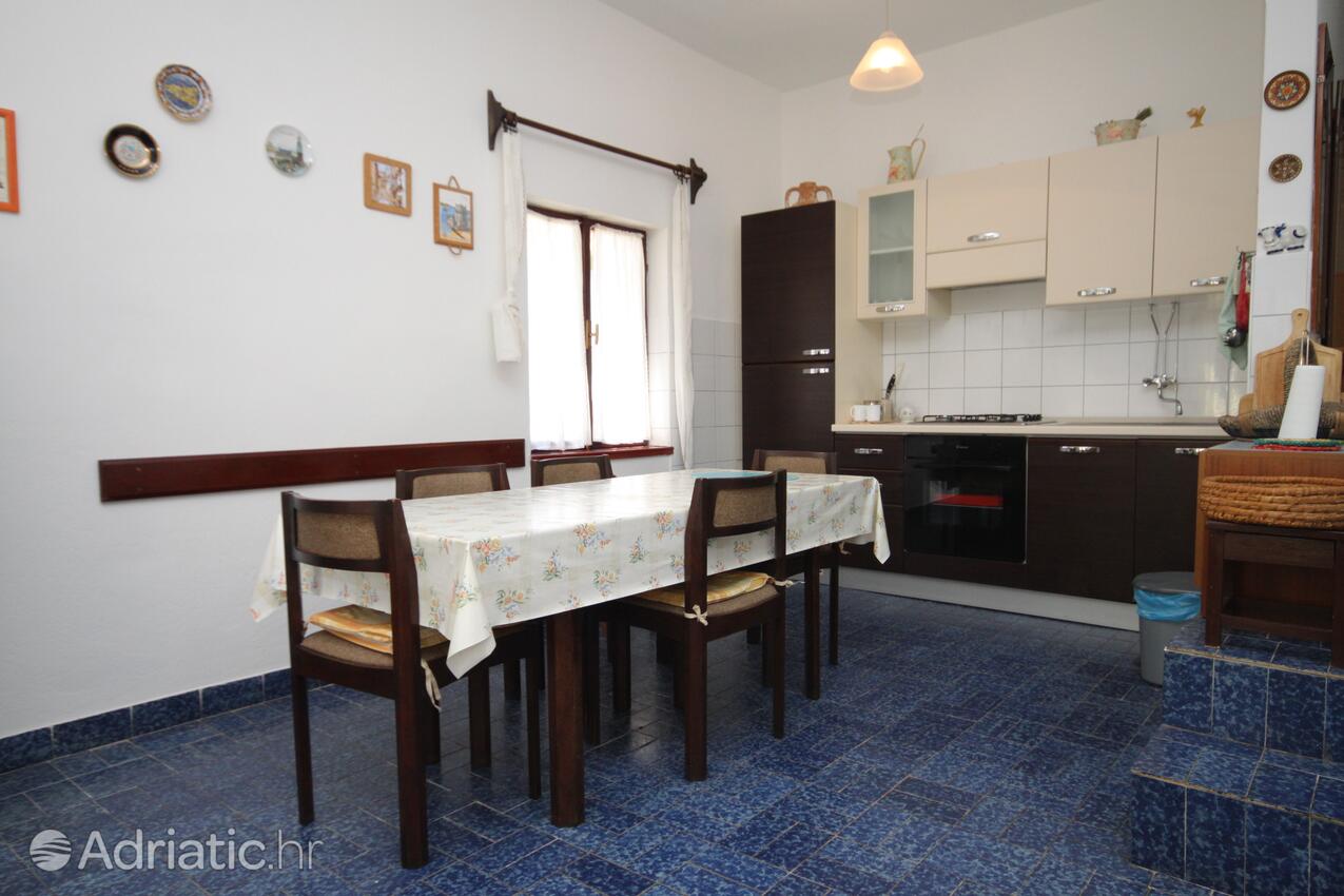 K-8126 - Alloggi privati - Casa vacanze accanto al mare Verunić, Isola Lunga - Dugi otok