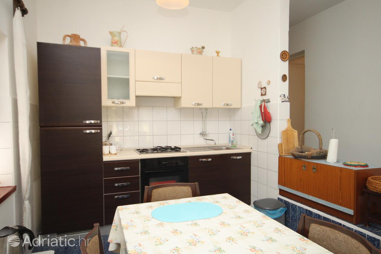 K-8126 - Alloggi privati - Casa vacanze accanto al mare Verunić, Isola Lunga - Dugi otok