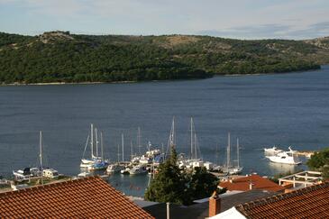 Apartmány s terasou Tisno, Severní Dalmácie