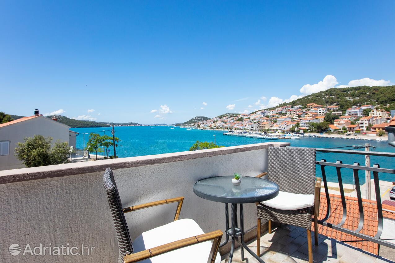 Apartments by the sea Tisno, Murter - 815