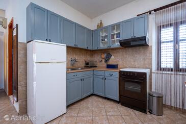 Ferienwohnungen mit Parkplatz Preko, Ugljan - 8179