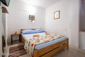 Apartments with parking space Preko, Ugljan - 8179