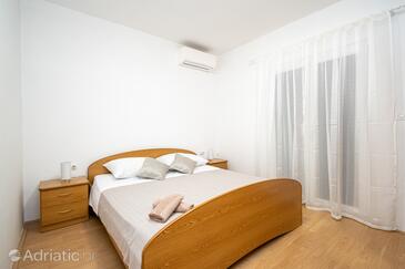 Apartamente cu parcare Kraj, Pasman - 819