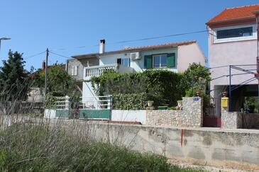 Apartment with terrace Tkon, North Dalmatia
