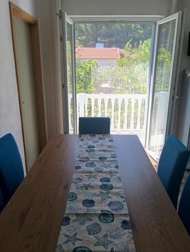Pašman, Blagovaonica u smještaju tipa apartment, dostupna klima i WiFi.