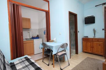 Pašman, Jídelna v ubytování typu studio-apartment, WiFi.