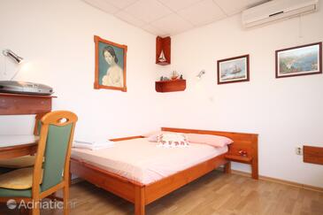 Apartmaji s parkingom Preko, Ugljan - 8224