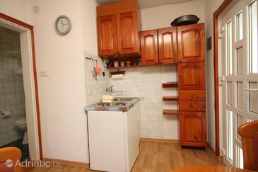 Ferienwohnungen mit Parkplatz Preko, Ugljan - 8224