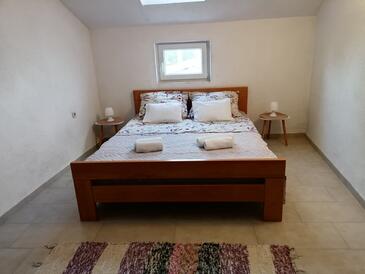 Apartments by the sea Tkon, Pašman - 823