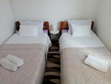 Apartments by the sea Tkon, Pašman - 823