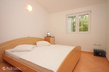 Family friendly seaside apartments Preko, Ugljan - 8232