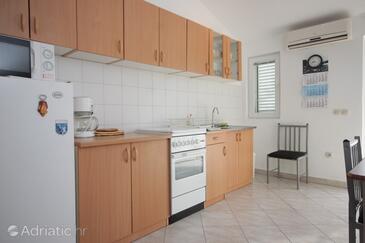 Family friendly seaside apartments Preko, Ugljan - 8232