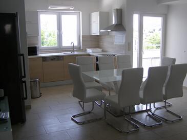 Eetkamer Preko, Eetkamer in accommodatietype apartment, WiFi.