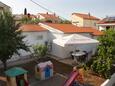 Szálláshely Preko, Ugljan, Szálláshely 8232 - Apartmanok a tenger közelében kavicsos stranddal.