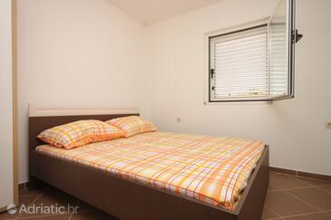 Holiday apartments Kali, Ugljan - 8233