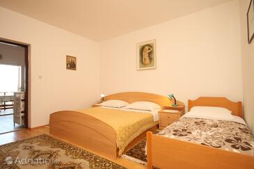 Апартаменти з паркуванням Кукліца - Kukljica, Углян - Ugljan - 8237