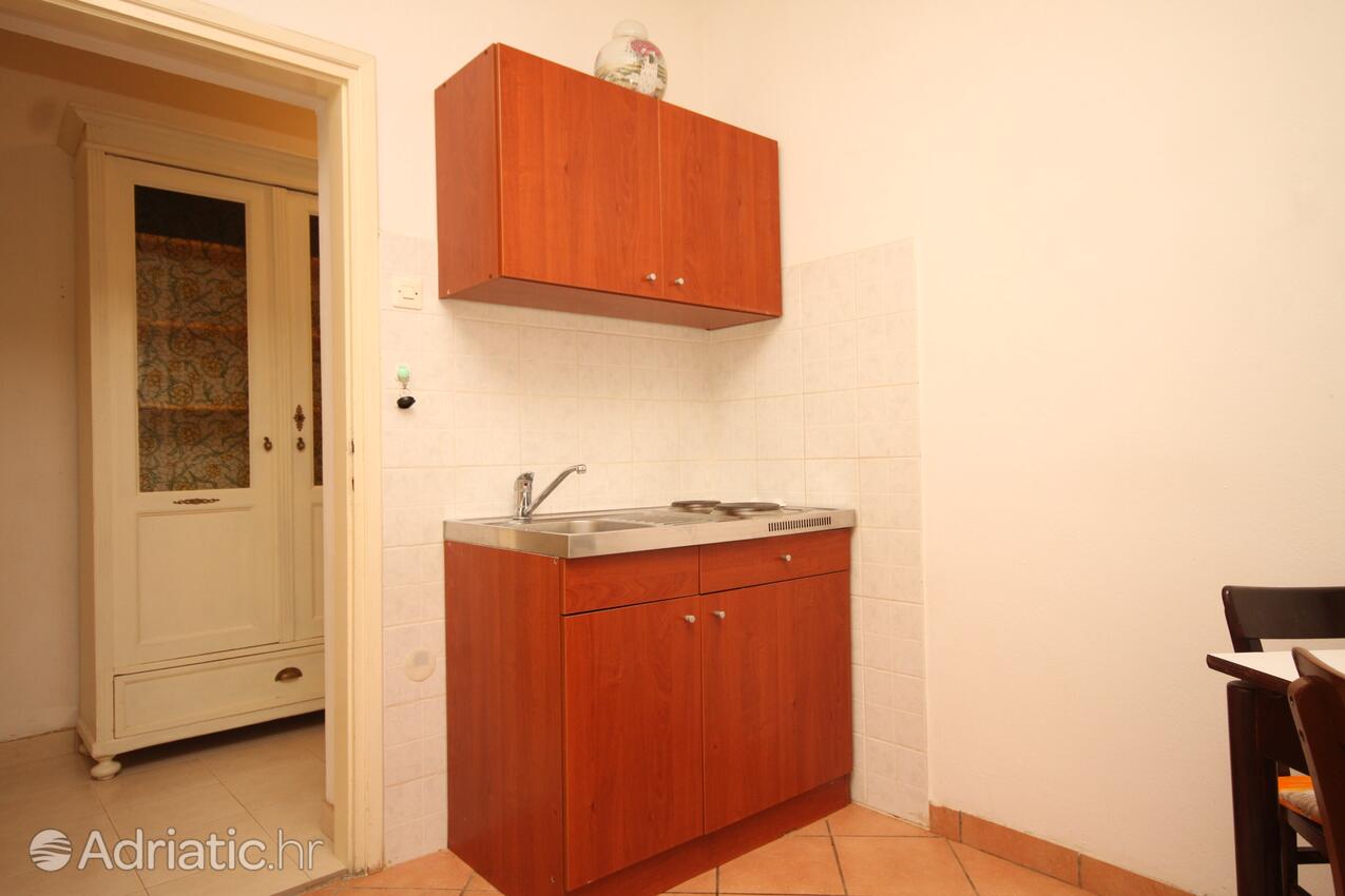 Apartments with parking space Ugljan - 8241