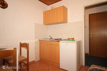 Apartments with parking space Ugljan - 8241